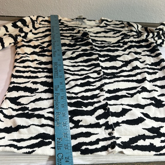 Ann Taylor LOFT Zebra print button front cardigan size Medium - Picture 10 of 12